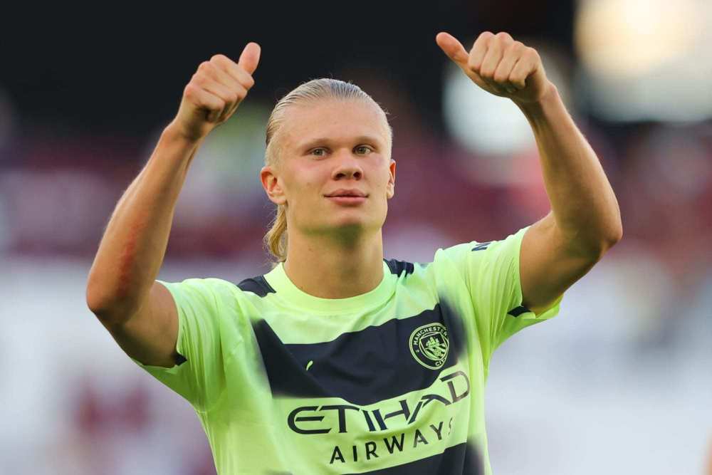 一日意甲动向：国米大胜科莫晋级榜首，米兰中锋实在是太令人发愁（意甲今日观察：国米横扫科莫登顶，米兰中锋难题令人头疼）