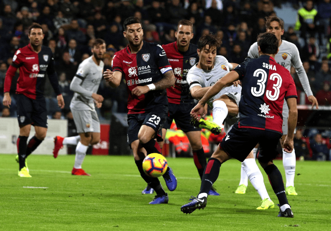 阿根廷比赛发生大规模冲突，警方介入并对球员使用辣椒水（阿根廷赛场冲突升级：警方介入并对球员使用胡椒喷雾）