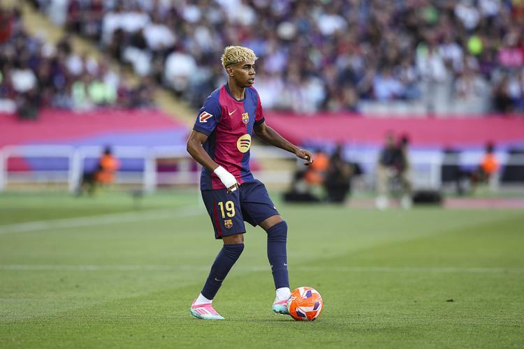 新鹏城队将于11月14日举办球迷开放日活动，今天14点开启报名（新鹏城队11月14日球迷开放日，报名今日14点开启）