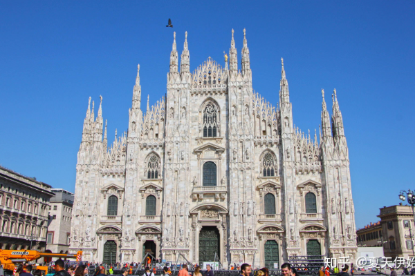 梅州客家因财务危机降级，未能延续奇迹，暴露中国足球现实困境。（财务危机拖垮梅州客家，奇迹止步，折射中国足球的现实困局）