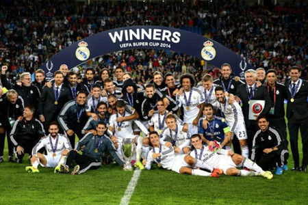 马刺客场115-102击败开拓者，福克斯37分带队取胜，展现全面实力。（马刺115-102客场击退开拓者，福克斯轰37分领军取胜，全面实力尽显）