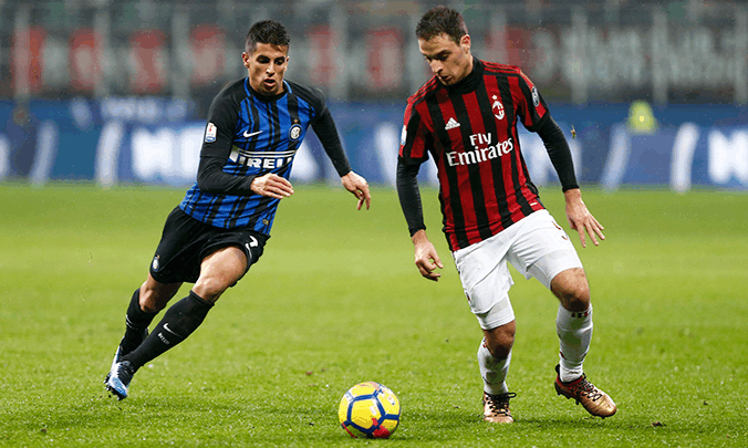 劳塔罗进球后比出A字，把进球献给受伤的前队友阿什拉夫（劳塔罗破门后比出“A”手势，将进球献给受伤的前队友阿什拉夫）