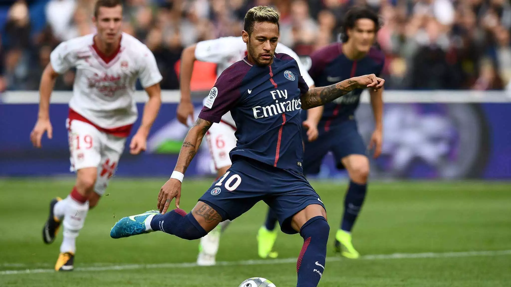 TA：即便阿森纳赢得英联杯冠军，恐怕也没多少人会感到满意（TA：哪怕阿森纳夺得英联杯冠军，也难令多数人满意）