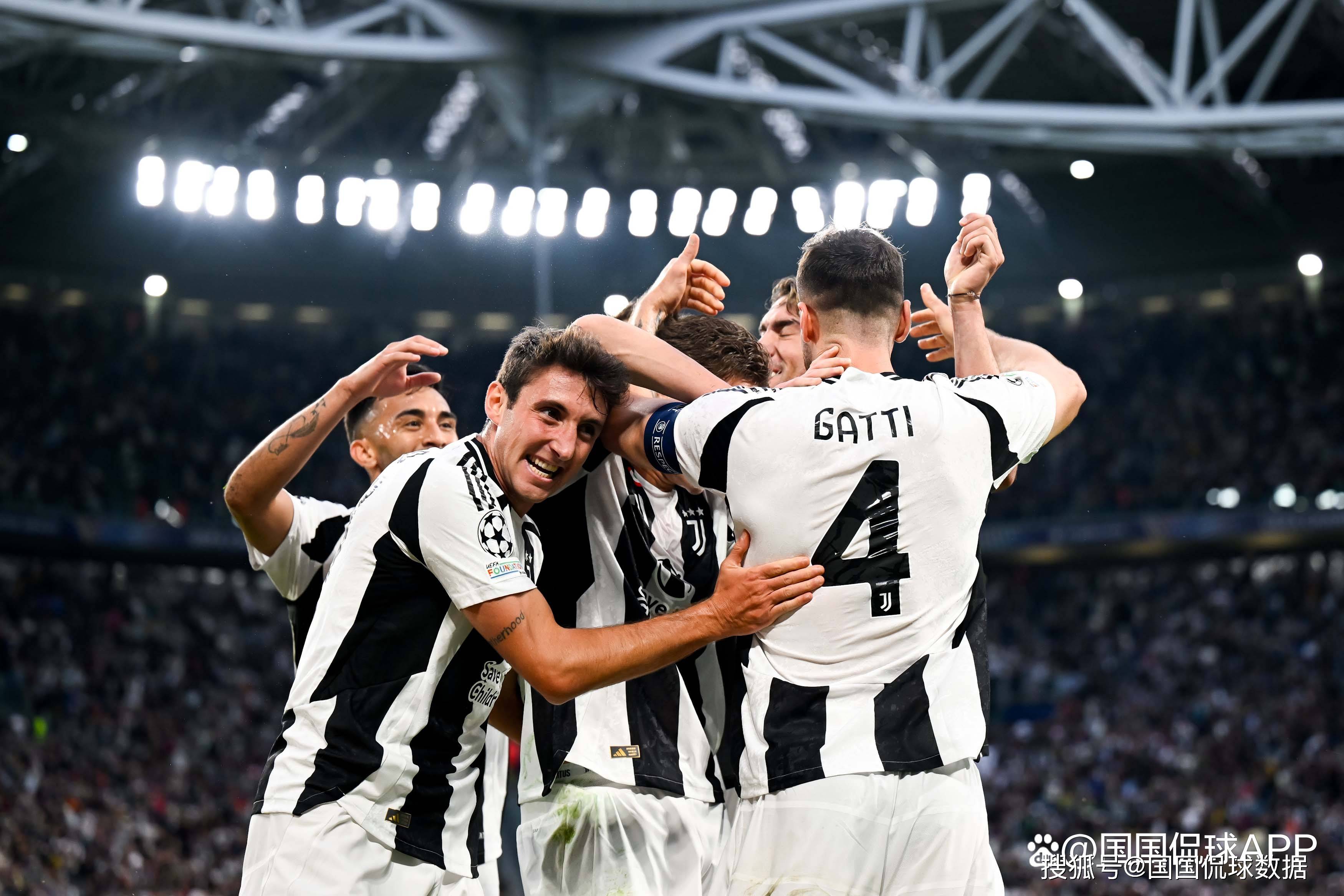 上次英超客战桑德兰，阿森纳依靠吉鲁替补梅开二度4-1胜（英超客场战桑德兰，阿森纳凭吉鲁替补双响4-1告捷）