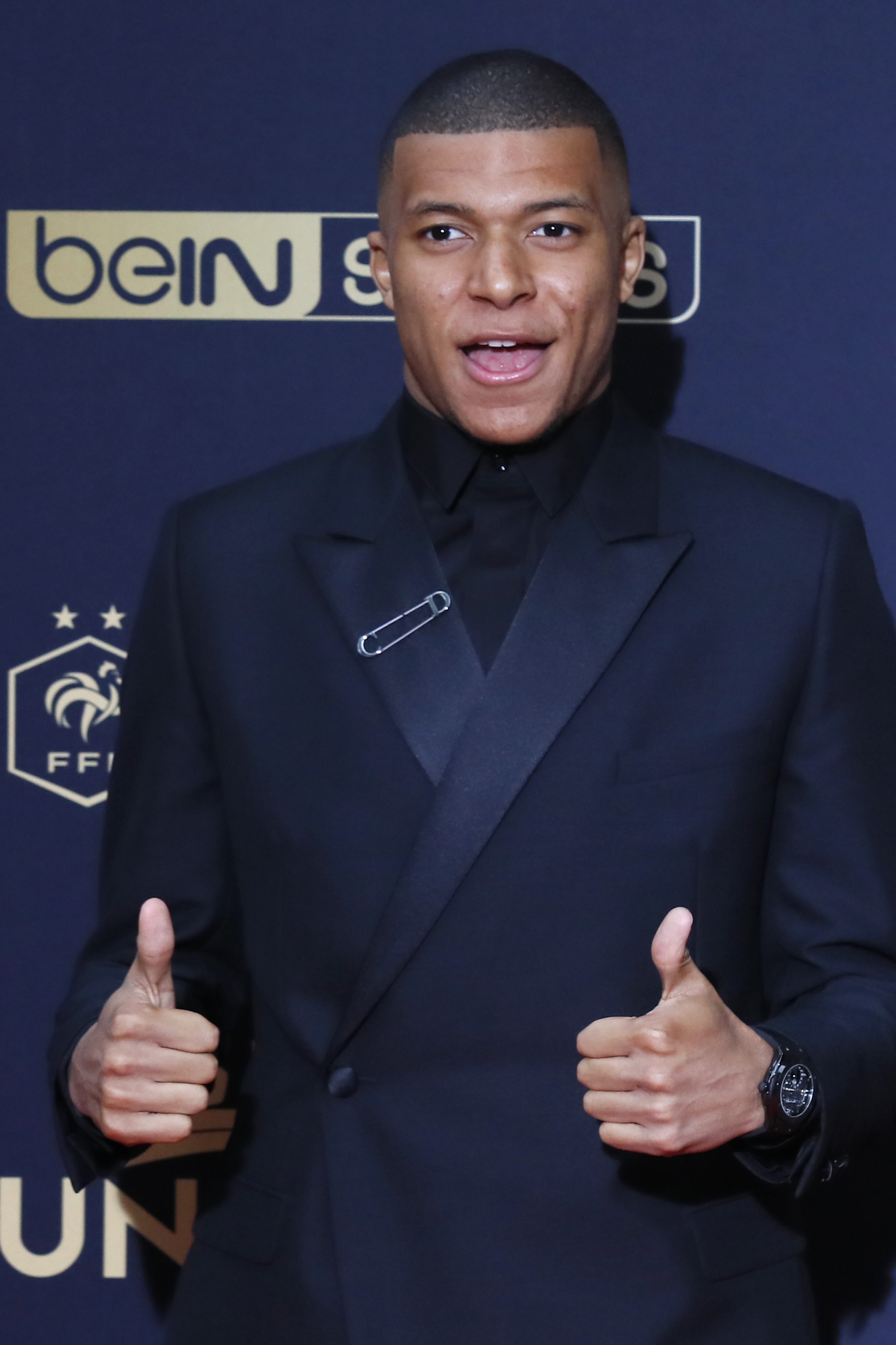 多特铁血意志感动球迷（多特顽强斗志打动球迷）