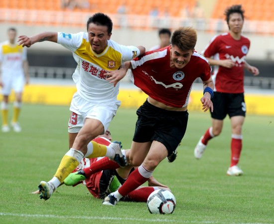 半场战报：亚特兰大1-0佛罗伦萨，德凯特拉雷助攻奥迪隆破僵（半场速递：亚特兰大1-0领先佛罗伦萨，德凯特拉雷助攻奥迪隆打破僵局）