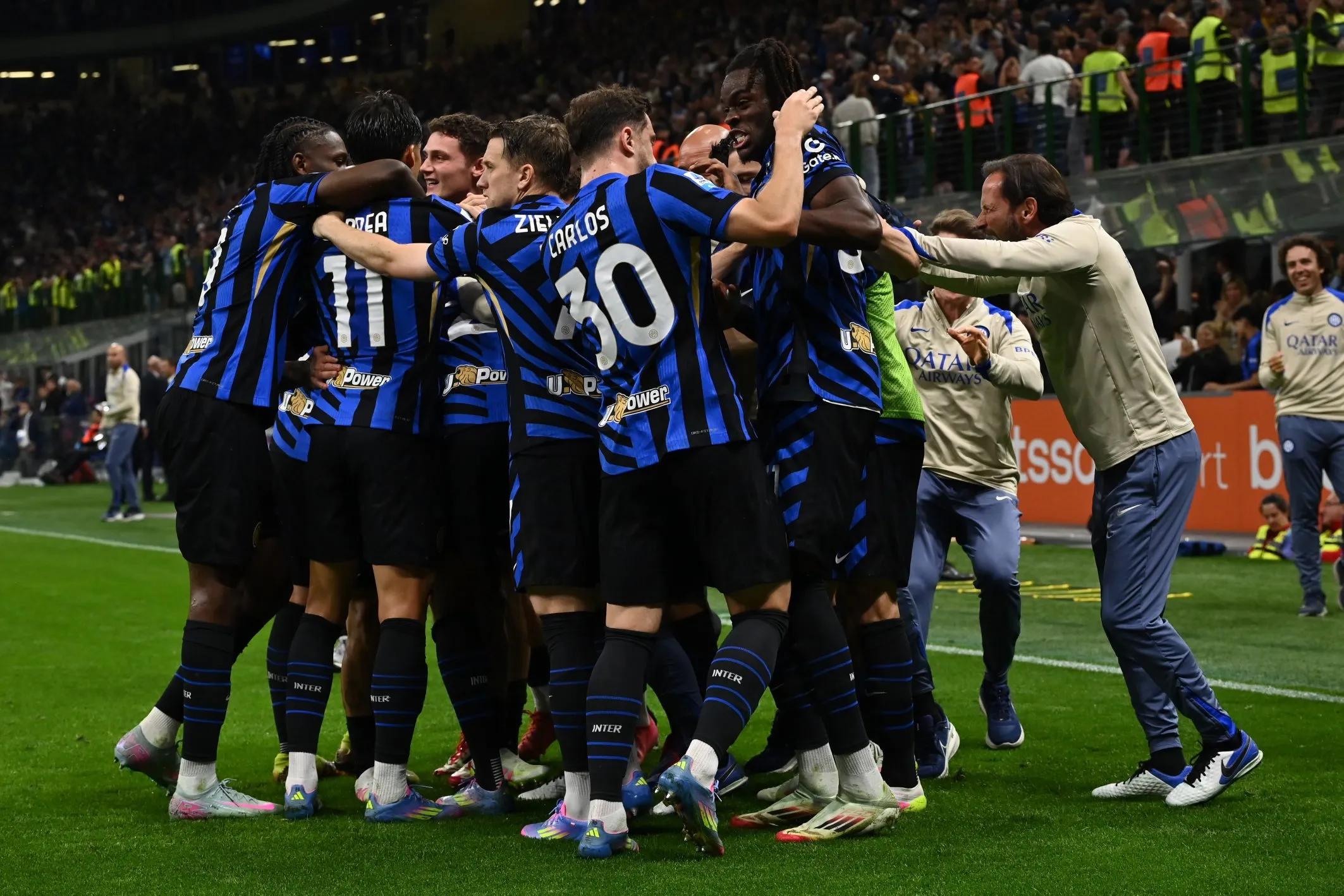 意媒：小斯坦科维奇获比利时联赛十月最佳球员，国米密切关注（意媒称小斯坦科维奇荣膺比甲10月最佳，国米持续关注）